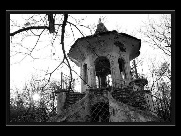 Čínský pavilonek 18
Keywords: Cibulka