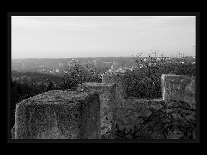 Pohled do světa, jenž zapomněl, kým skutečně je
Keywords: Cibulka;rozhledna;zapomnění