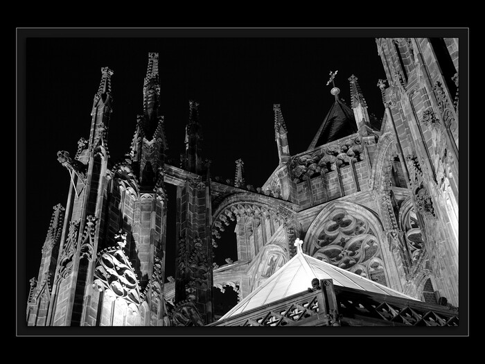 Pronikavé mlčení
Keywords: katedrála;galaktická transformace 2012;vzestup;hvězdné vědomí