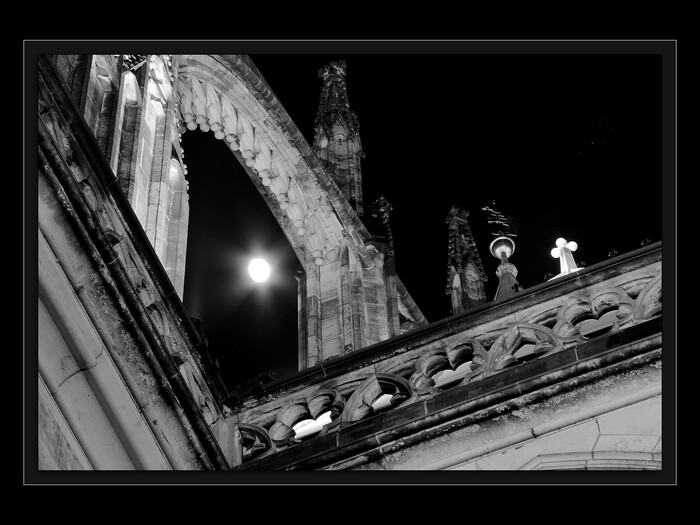 Čas Luny
Keywords: katedrála;galaktická transformace 2012;vzestup;hvězdné vědomí